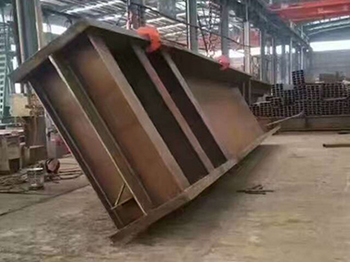 H型鋼梁、格構柱